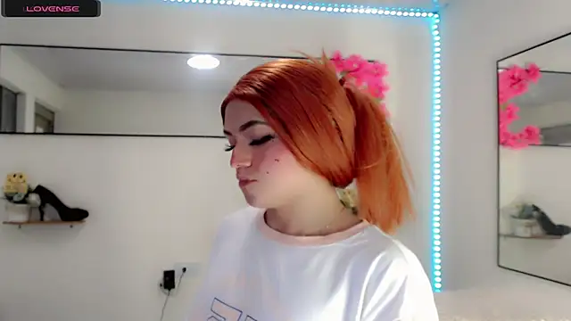 Show modela NathalialLooes na web-kameri