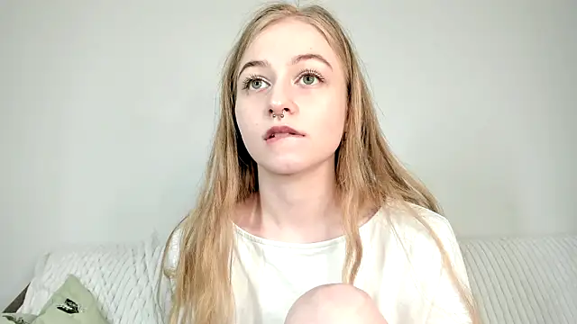 MiaMews' Live XXX Chat