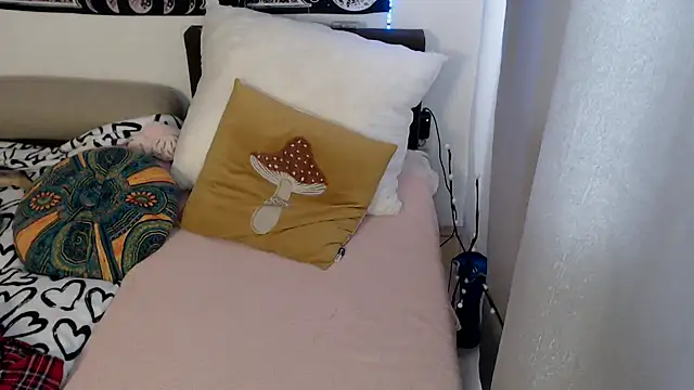 AlienforTwenty's Live XXX Chat