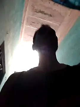 Daddyishere_19: διαδικτυακό σόου στην κάμερα