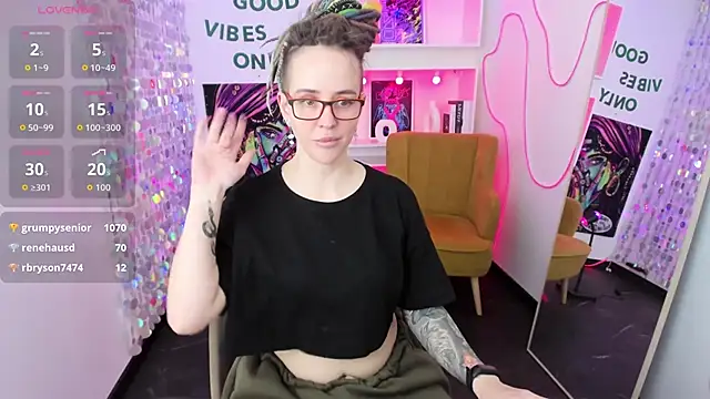 LisaFoxy_y Adlı Modelin Canlı XXX Sohbeti