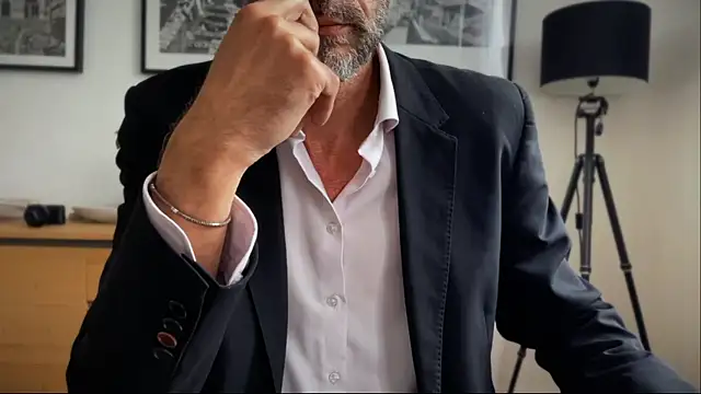 mecchaude: διαδικτυακό σόου στην κάμερα