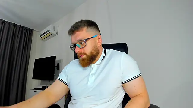 Show modela Findom_guy na web-kameri