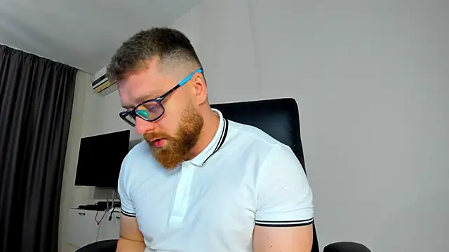 Findom_guyのウェブカメラショー