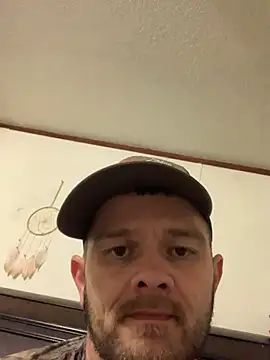 Allinside666: διαδικτυακό σόου στην κάμερα