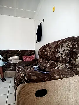 sluttylaura21's Live XXX Chat