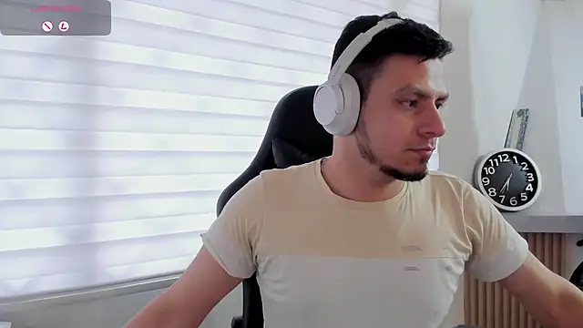 Chat +18 de Rick_Adams ao vivo