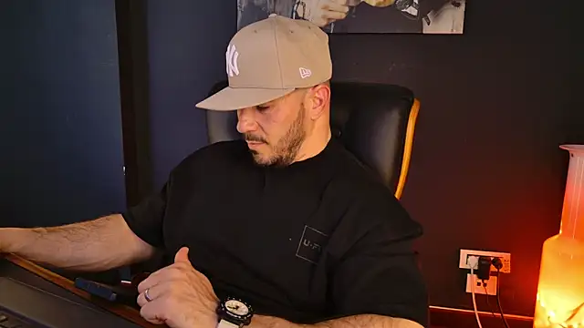 AngeloEric: απευθείας συνομιλία ΧΧΧ