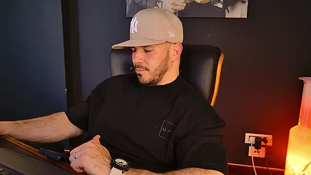 AngeloEricのライブXXXチャット