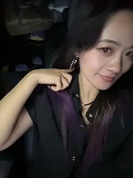 Pokazy przed kamerką – sex_bobo2026