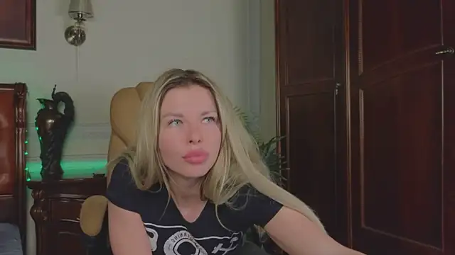 Real_Tini Chat XXX in diretta