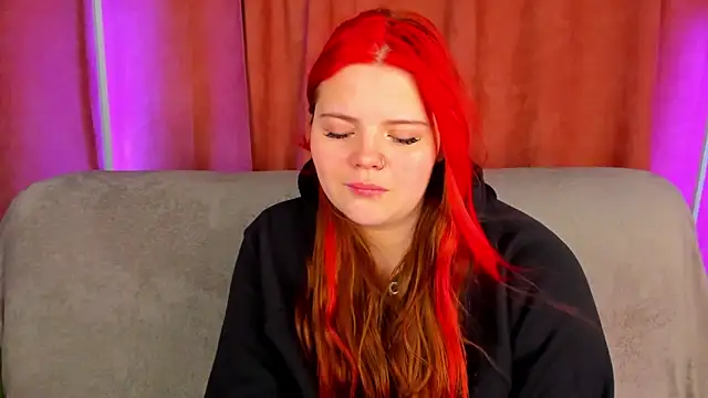 دردشة KellyFiery الجنسية المباشرة