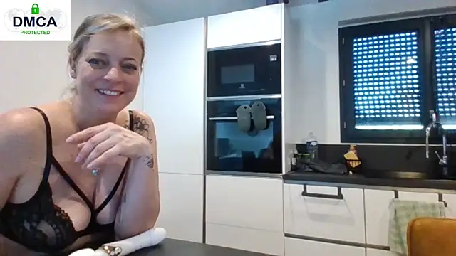 Miss-Chupagirlyn Live XXX chat