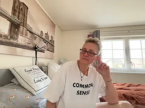 Curvy-JinxのライブXXXチャット