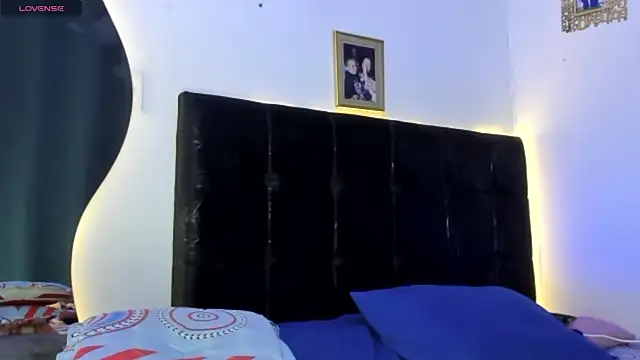 Show modela HotboyLyan na web-kameri