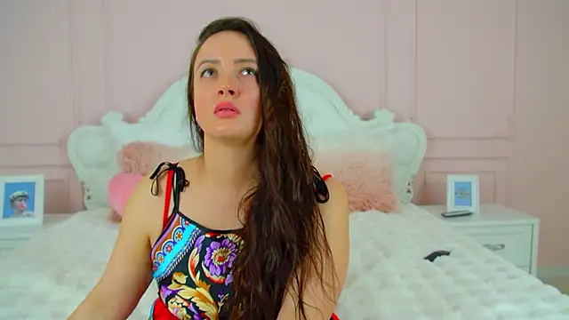 ElinaBellucci Chat XXX in diretta