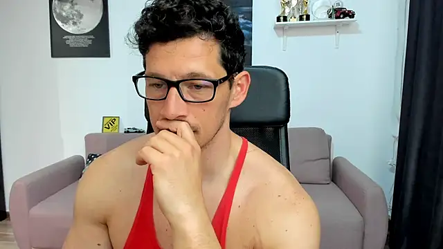 BrutusK08: вебкам-шоу