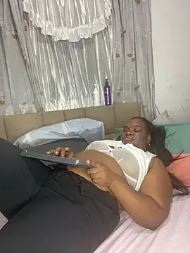 Chatroom XXX en direct de lilybaudyn_