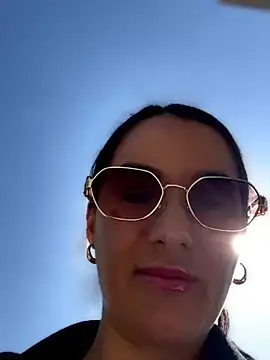 HotXMom_ Adlı Modelin Canlı XXX Sohbeti