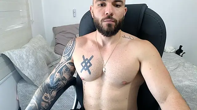 Isaac_Carter: διαδικτυακό σόου στην κάμερα