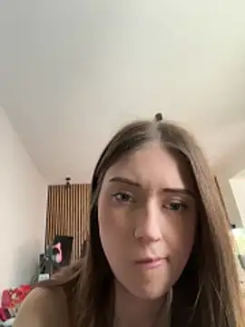 Pokazy przed kamerką – karlaluuvv