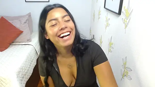 Chat XXX en directo de Laia_white