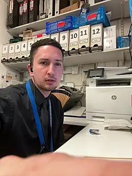 dirtyanal23: διαδικτυακό σόου στην κάμερα