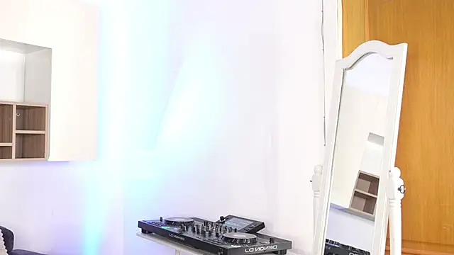 XXX chat uživo modela SatyaDj