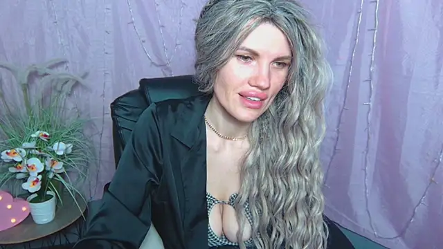 دردشة MilaLoona الجنسية المباشرة