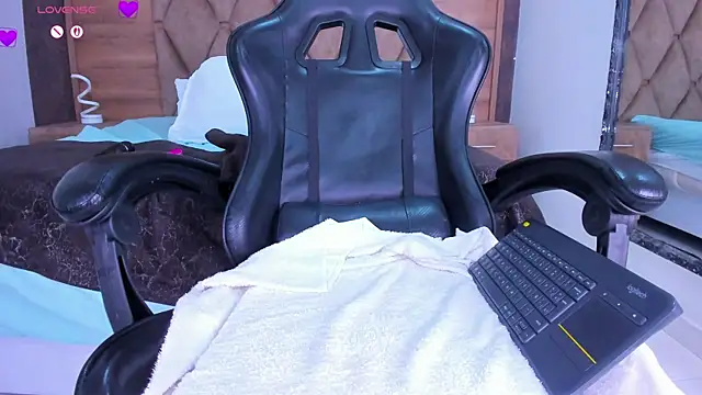 XXX chat uživo modela ScarletEvanss_