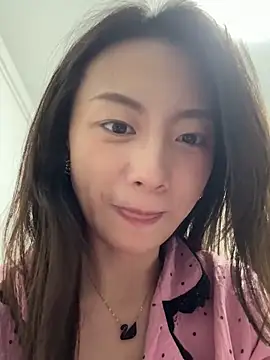 XXX chat uživo modela ReiningAffaire