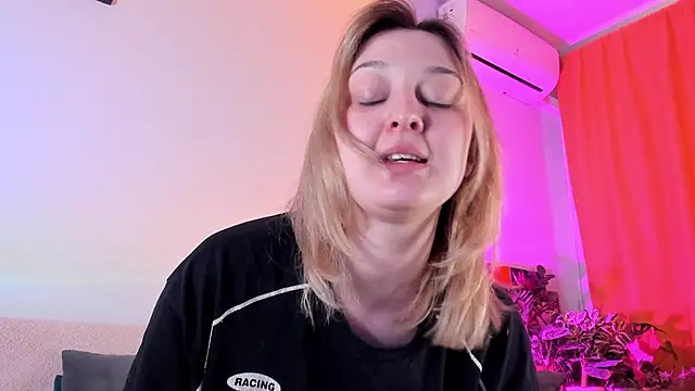 AtsyrC live XXX chat