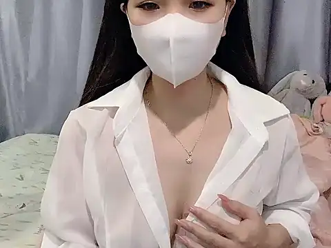 Lucy681 现场XXX聊天