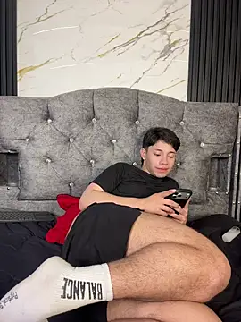 Noah-ledom Show in webcam