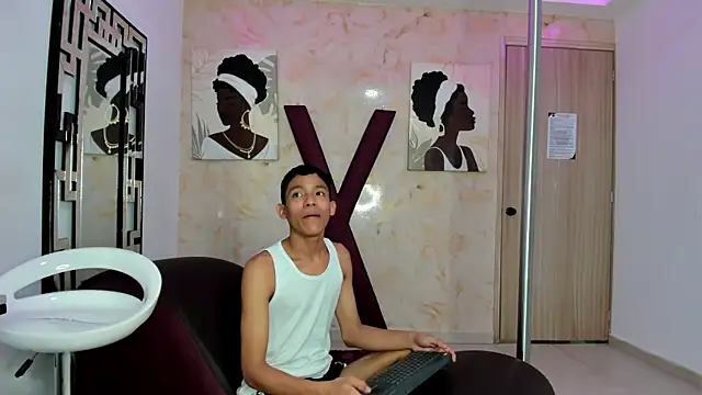 SKINNY_BOYXXX: διαδικτυακό σόου στην κάμερα