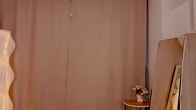 KaraNeagle Chat XXX in diretta