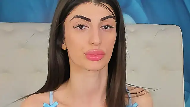 SkinnyDollyn Live XXX chat