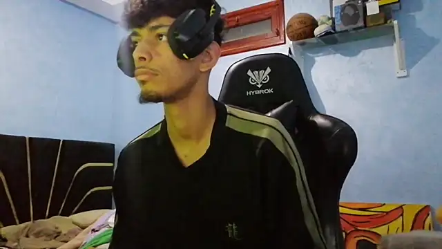 Dark_DesireX: διαδικτυακό σόου στην κάμερα