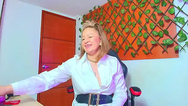 BeatrizSchmidtのライブXXXチャット