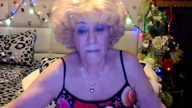 HappyWomanOn's Live XXX Chat