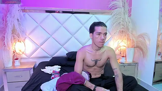 AngeloRoush webcam show