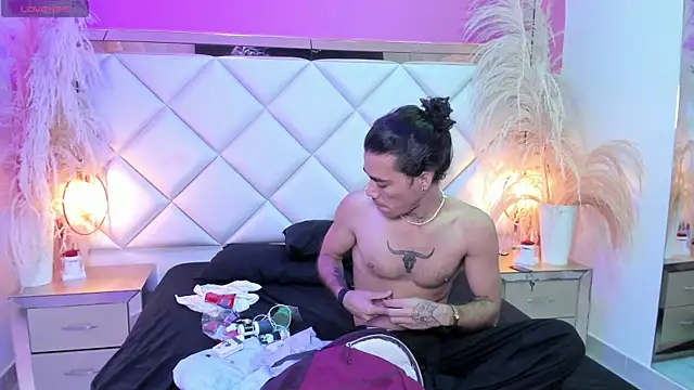 AngeloRoush Chat XXX in diretta