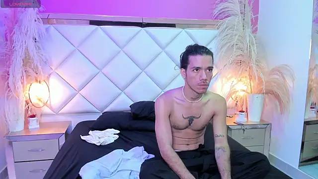 AngeloRoush webcam show