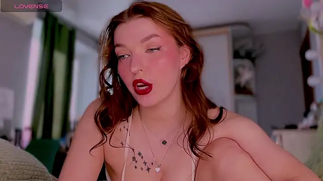 Diora_vibe élő XXX-chatje