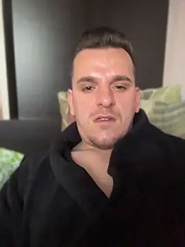 Huge_cock22cm Adlı Modelin Web Kamerası Şovu