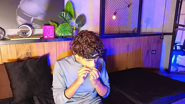 AlanCutee 现场XXX聊天