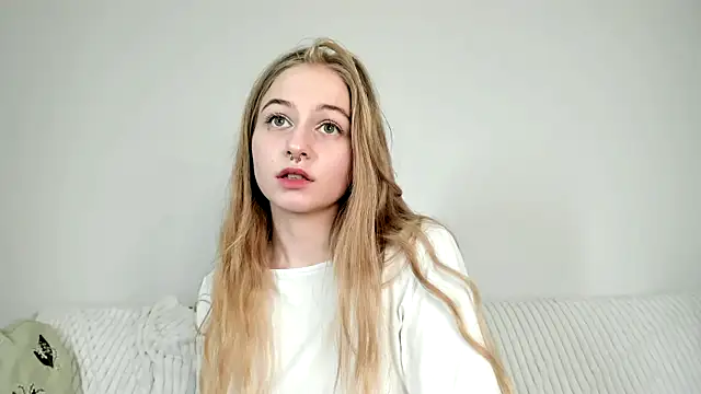 MiaMews' Live XXX Chat