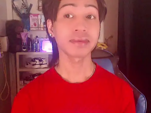 Erin_23 Show in webcam