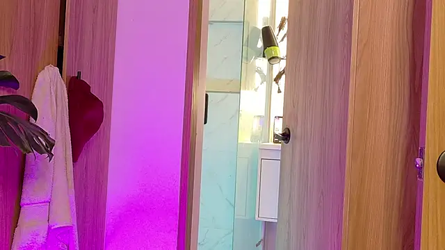 LovesKingdom Chat XXX in diretta