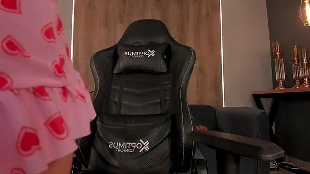 Chatroom XXX en direct de KylaMorrison